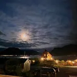 I Skinnelv, Lyngen Tatil Evi *