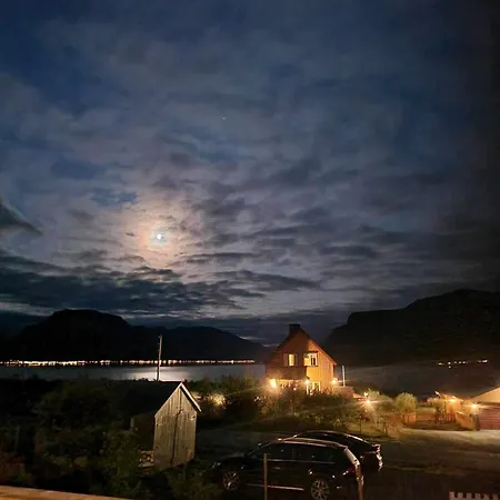 I Skinnelv, Lyngen Casa de Férias *